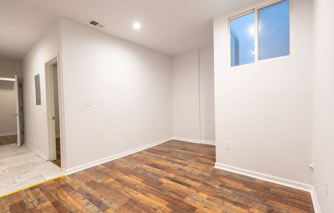 Cozy 3 BR/1 BA Apartment in Randle Highlands!