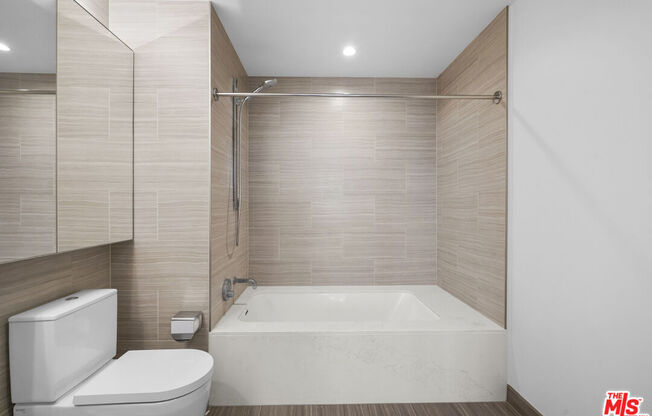 2 beds, 2 baths, 1,305 sqft, $4,800, Unit 2811