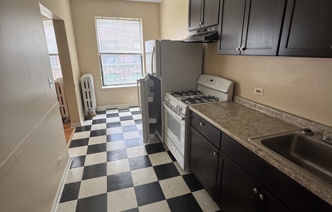 7722 North Marshfield Ave.