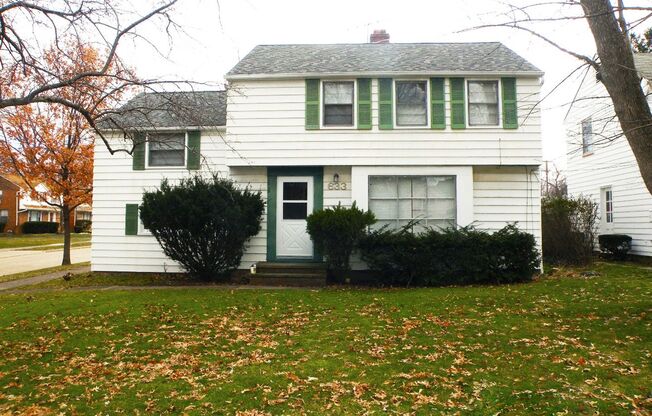 4 Bedroom - 1.5 Bath Colonial available for Rent!