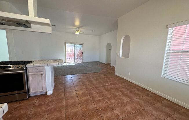 3 beds, 2 baths, $1,650