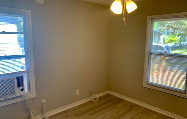 RENOVATED 2 BED 1  BATH DUPLEX MINUTES FROM DOWNTOWN ST PETERSBURG!