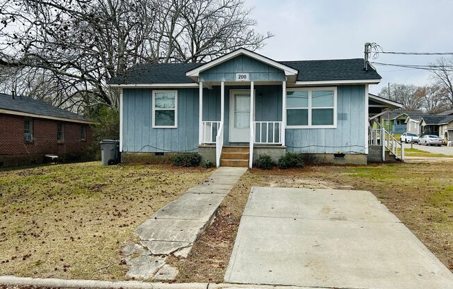 Completely updated 2 bedroom home minutes from Downtown Lagrange!