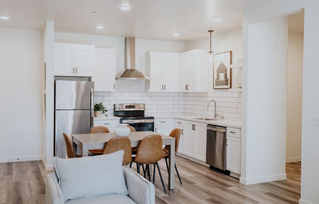 1 bed, 1 bath, 811 sqft, $1,875, Unit 1214