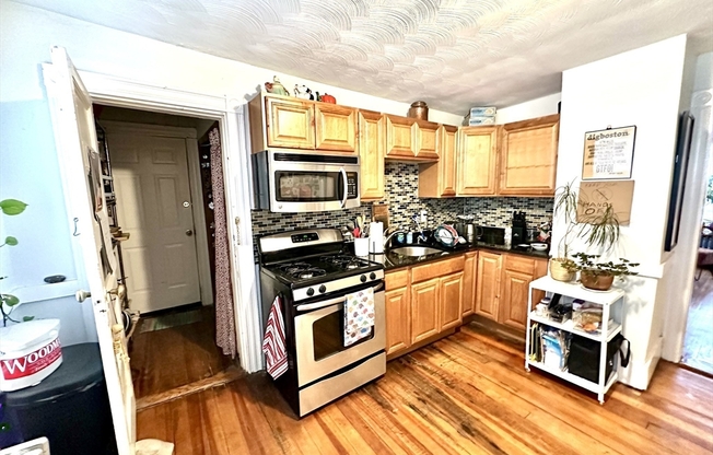 82 DEXTER AVE