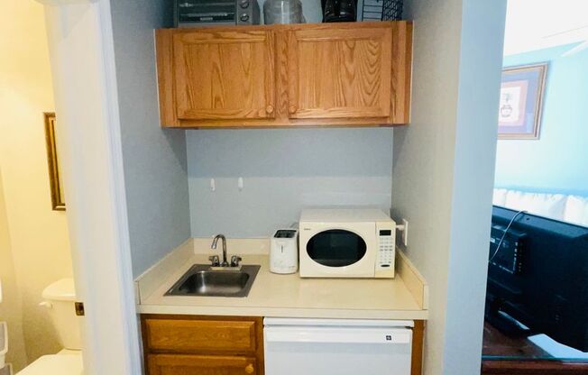 1 bed, 1 bath, 400 sqft, $1,100, Unit Unit B