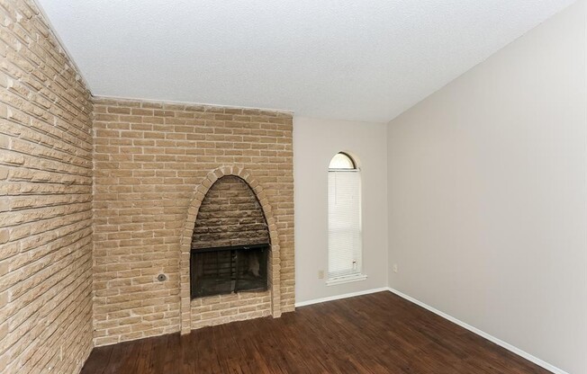302 WILDBRIAR DR