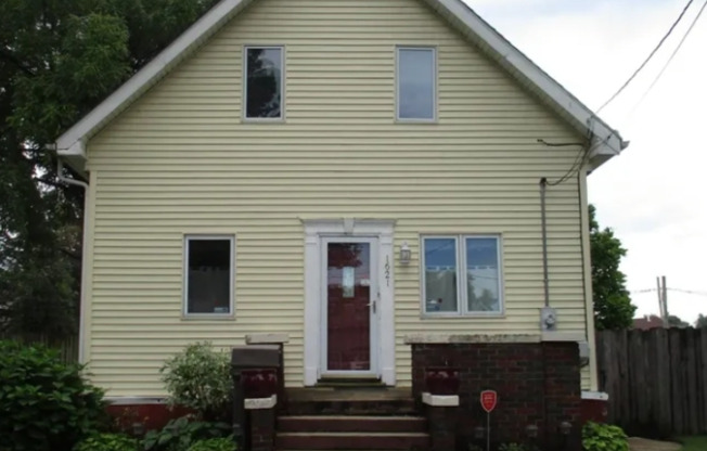 1621 13 AVE