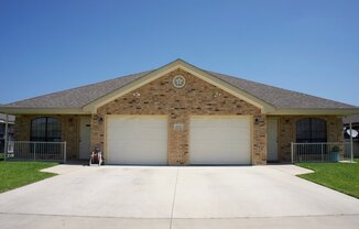 Lovely 3 bed/2 bath Duplex off Clear Creek Viewable 2/4