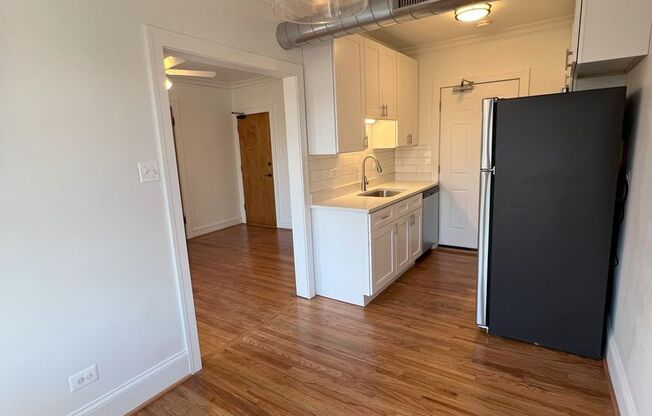 4401 4411 N HAMILTON