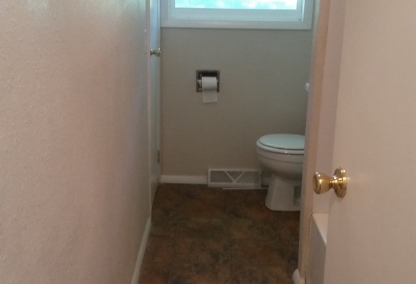 3 beds, 1 bath, $1,175