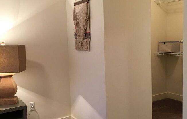 2 beds, 1 bath, 852 sqft, $1,400, Unit 404