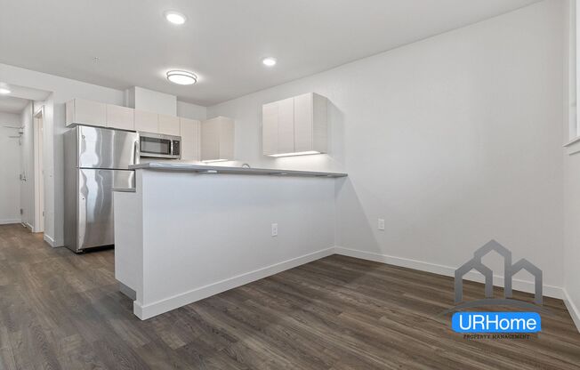 2 beds, 1 bath, 793 sqft, $1,910, Unit 301