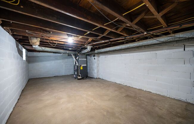 3 beds, 1 bath, $1,495, Unit 701