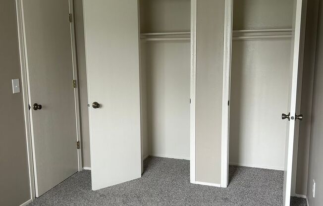 2 beds, 1 bath, 869 sqft, $1,139, Unit 12723T