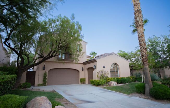 Red Rock Country Club @ Summerlin!!! 4 Bedrooms!! One bed/Bath Downstairs!! Casita!! Guard Gated!!! Solar Heated Pool and Spa!! Solar Panels!! Electric Car Charging station!!