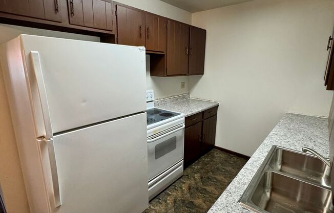 3 beds, 1.5 baths, 1,200 sqft, $1,295, Unit 7