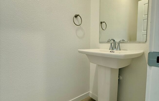 Beautiful Home-Make it yours today!