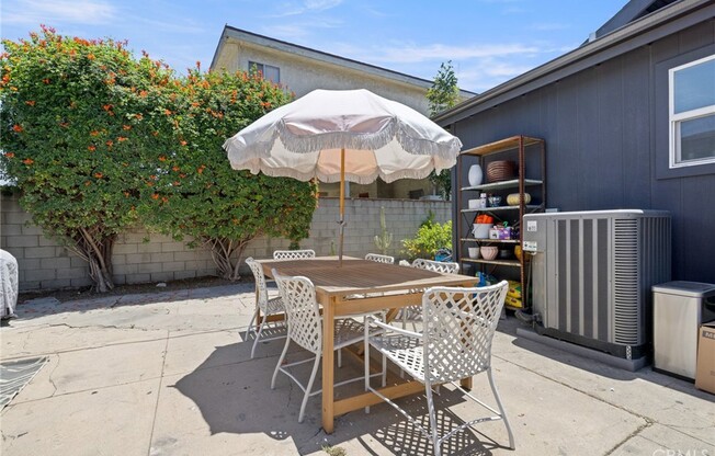 1583 W 48 ST