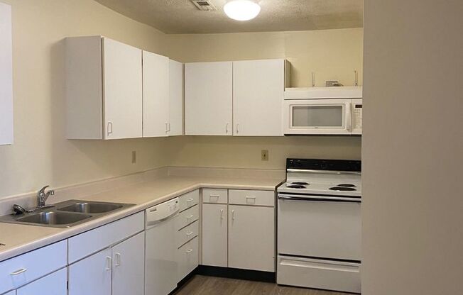 2 beds, 1 bath, 1,188 sqft, $800, Unit 617 N.12TH ST. #4