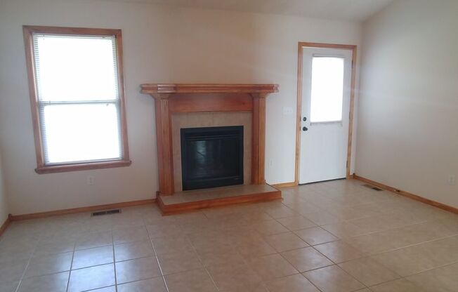 3 beds, 2 baths, $1,595