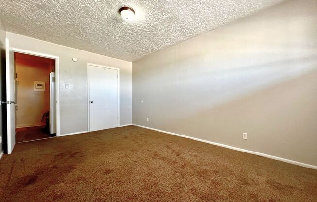 2 beds, 1 bath, 800 sqft, $895, Unit Unit 12