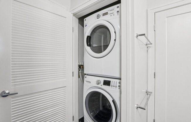 White washing machine at Park77 Apartments, Cambridge, 02138