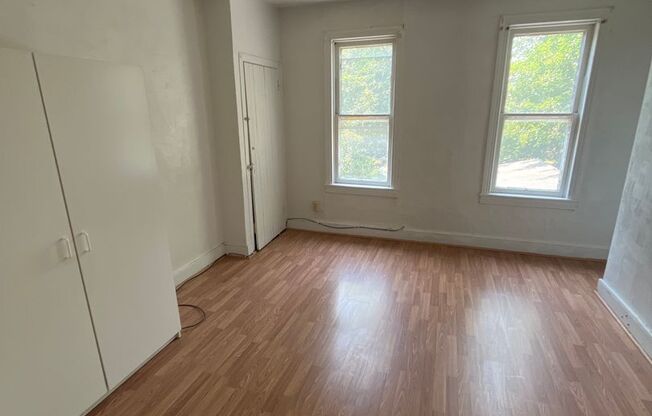 2-bedroom townhouse in Northeast York. Section 8 considered