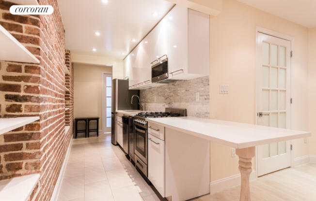 41 W 24 ST