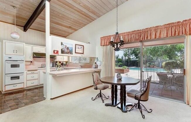 6 beds, 4 baths, $8,395