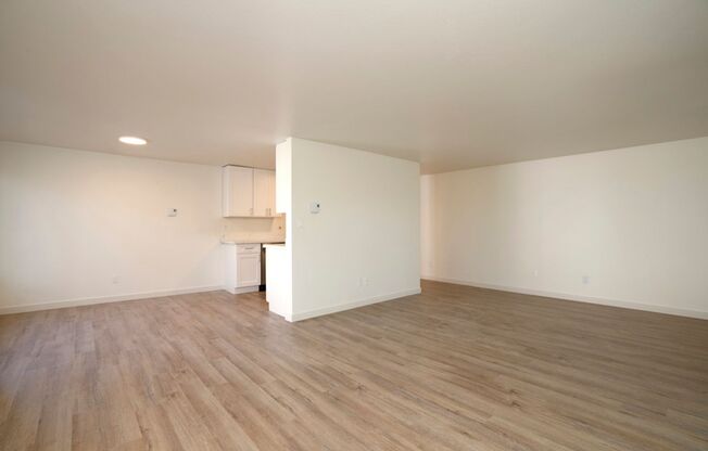 2 beds, 2 baths, 1,000 sqft, $2,695, Unit 2727 - 101