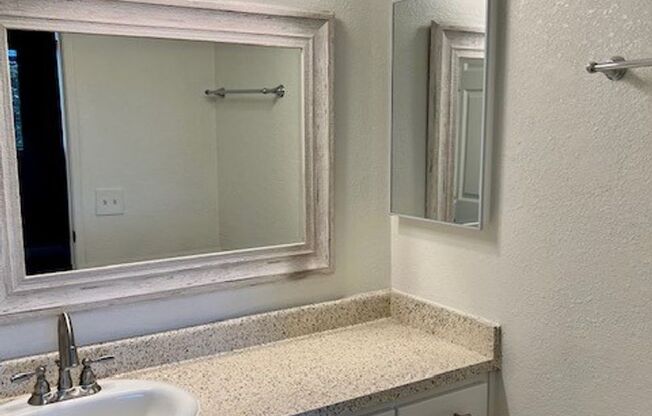 2 beds, 2 baths, 900 sqft, $1,695, Unit 26