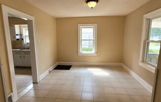 2 beds, 1 bath, $900