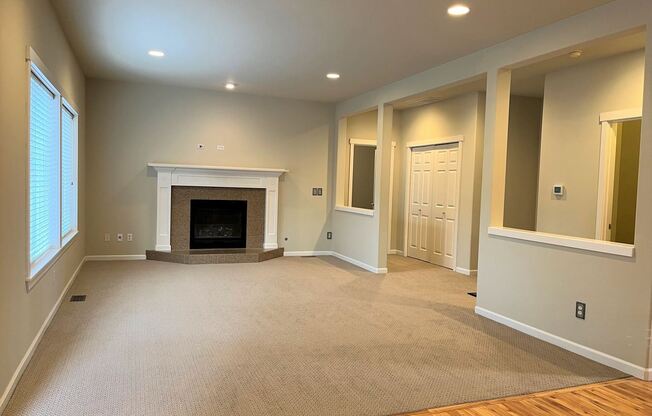 1853 Pointe Woodworth Dr NE