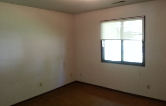 2 beds, 1 bath, 834 sqft, $900, Unit 928-04