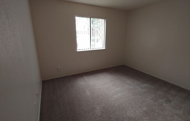 2 beds, 1 bath, 900 sqft, $1,585, Unit 1870-101