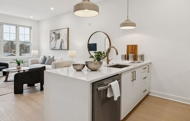 1 bed, 1 bath, 700 sqft, $1,696, Unit 402