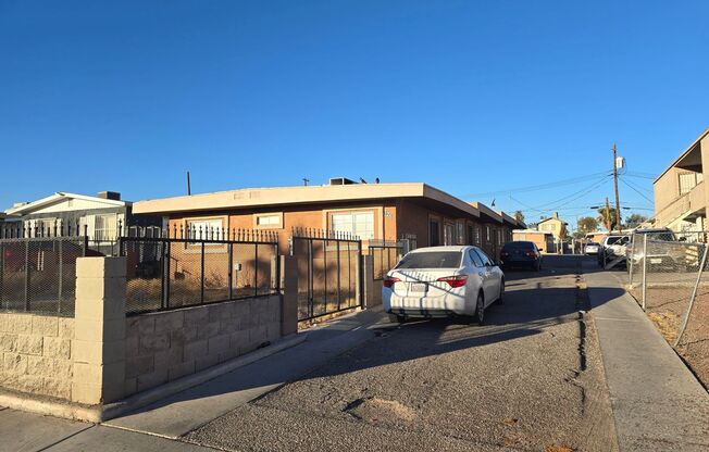 2 beds, 1 bath, 750 sqft, $1,095, Unit UNIT 4