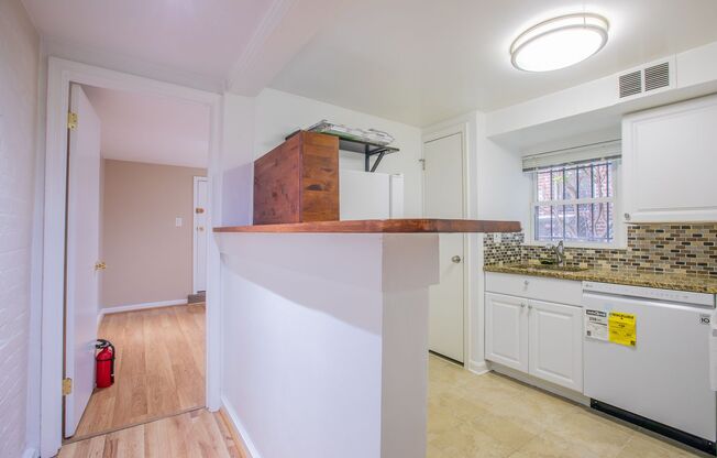 1 bed, 1 bath, $1,895, Unit (#B2)