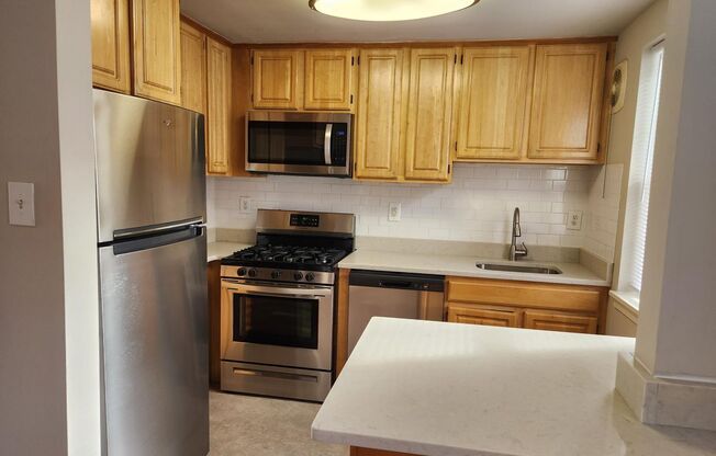 2 beds, 1 bath, 897 sqft, $2,275, Unit A-23