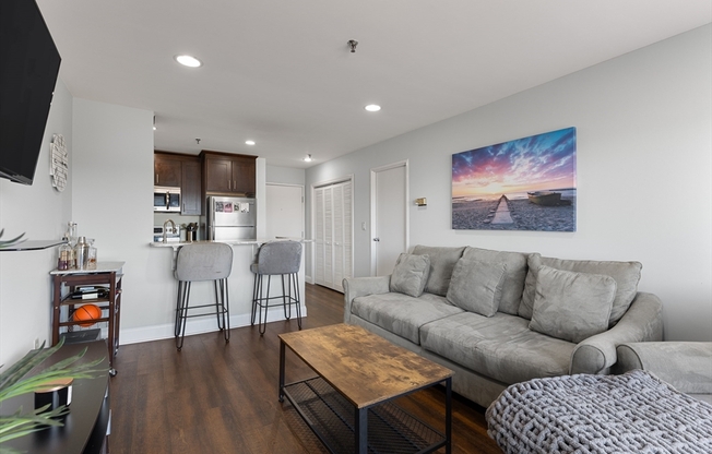 1 bed, 1 bath, 644 sqft, $2,400, Unit 407