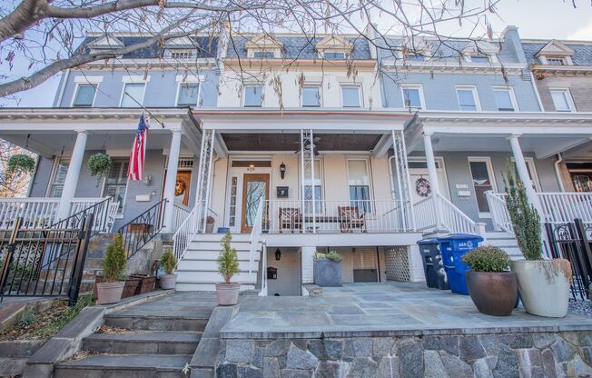 Cozy 1 BR/1 BA Apartment in H Street Corridor!