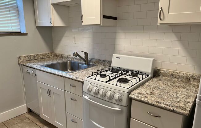 2 beds, 1 bath, 800 sqft, $1,520, Unit 6230 Fifth Ave. #A3-E