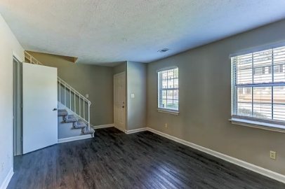 3493 CREEKVIEW PL