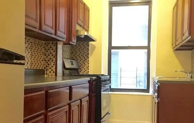 712 West 176 Realty LLC