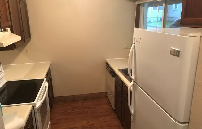 2 beds, 1 bath, $895, Unit #2