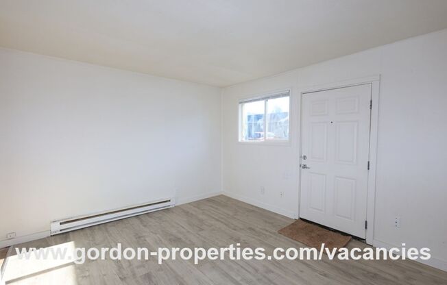 SE Arista Dr - Single level 1 bedroom apartment with den/office in the heart of Oak Grove