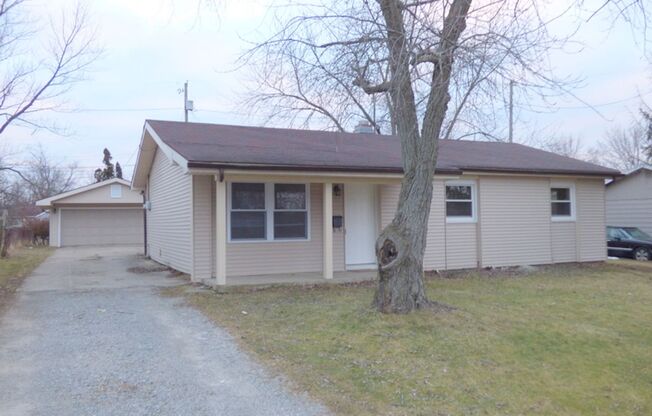520 Berwyn Lane - Three Bedroom Home w/Central Air & Detached Garage! *Available Now*