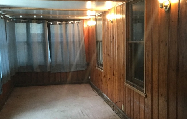 3 beds, 1 bath, $1,095