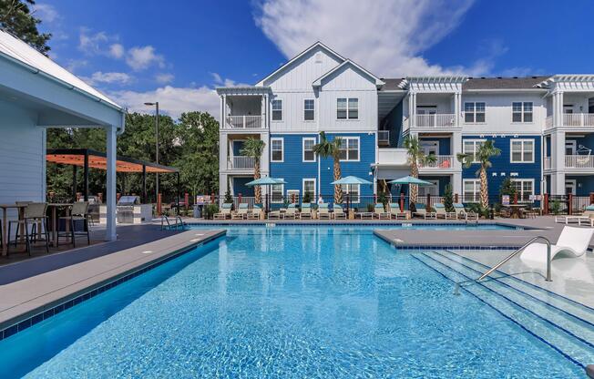SPARKLING SALTWATER POOL